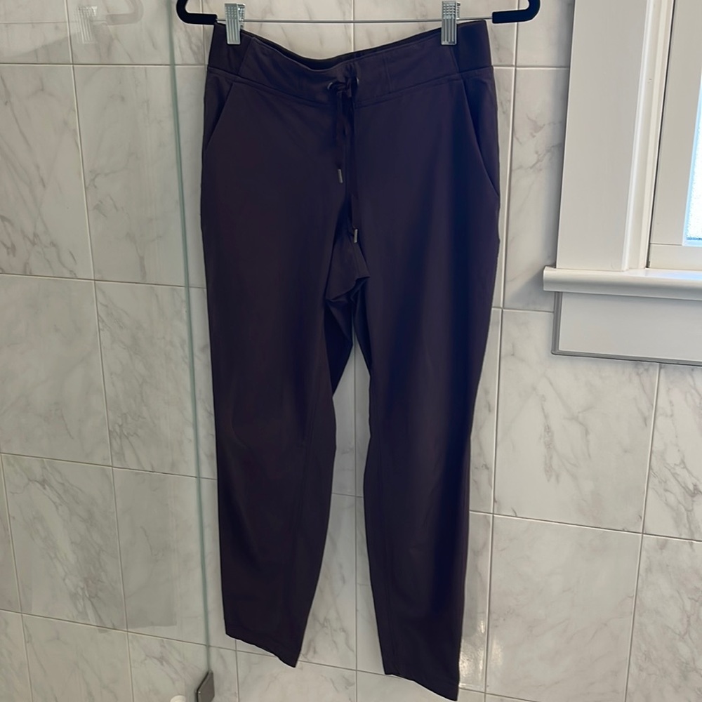 Athleta Cropped pant- eggplant color size 4